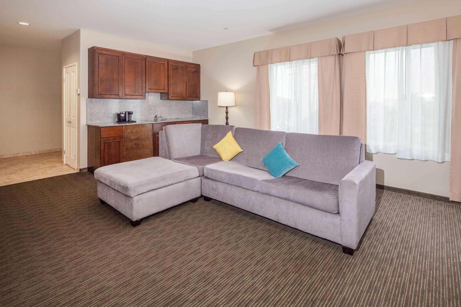 La Quinta Inn & Suites by Wyndham Inglewood