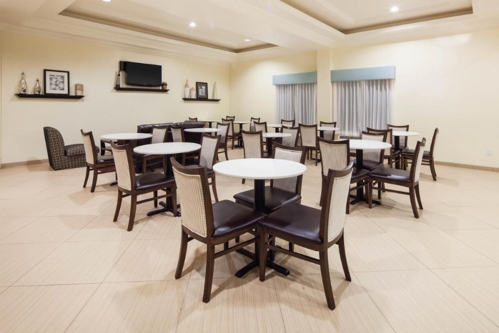 La Quinta Inn & Suites by Wyndham Inglewood Image 12