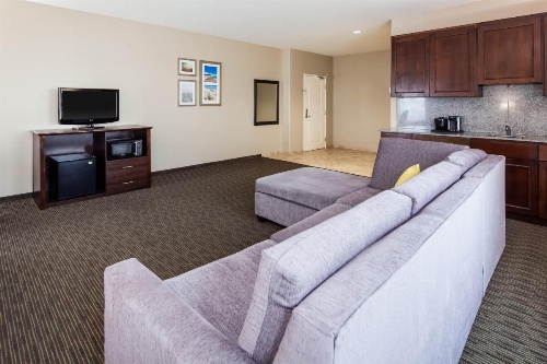 La Quinta Inn & Suites by Wyndham Inglewood image 17